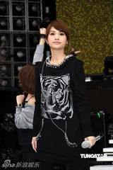 幻灯：杨丞琳为跨年演唱会卖力彩排