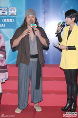 组图：陈法拉否认失宠 胡杏儿施美人计献吻