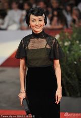 组图：《杀无赦》首映 渡边谦携妻亮相