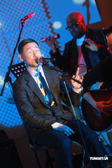 幻灯：张学友推全新大碟 因版税问题或将被无线封杀