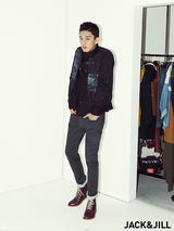 高清组图：韩星刘亚仁秋冬写真 展淘气少年魅力