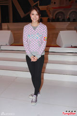 组图：陈智燊亮相拜神仪式 不介意女友性感出镜