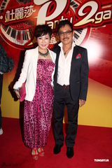 组图：谭咏麟杜丽莎携手开唱 钟镇涛等好友助阵