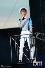 组图：f(x)BEAST等参加DMZ世界和平演唱会