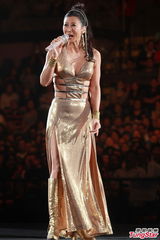 组图：叶倩文一家三口合唱 林青霞素颜到场欣赏