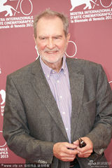 组图：《另一个家园》发布会 导演手舞足蹈