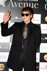 高清组图：Rain崔智友池诚齐聚 亮相明星大道