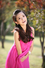 组图：解惠清曝初春写真 青春靓丽透温婉气质