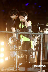 五月天个唱特效看呆5万人 连环爆破冰火五重天