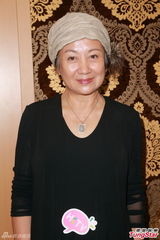 组图：黄日华唐宁上演忘年恋 鲍起静为亚视担忧