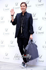 组图：张根硕张东健等出席皮包专卖店开业仪式