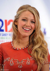 组图：飓风赈灾演唱会 高贵凯蒂PK美艳布莱克