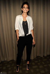 组图：斯图尔特烟熏妆亮相《在路上》纽约放映