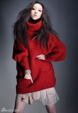 组图：唐雯“中国红”写真大片 性感妖娆霸气十足