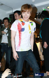 组图：SJ少女时代等明星出席某服饰品牌活动