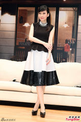 组图：周慧敏否认婚变：我跟老公感情相当好