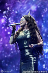 组图：莎拉布莱曼广州开唱 光影打造浩瀚宇宙