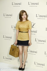 独家高清：张根硕撑品牌活动 少女时代允儿清纯