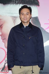 组图：《天生爱情狂》庆功 刘心悠抱BB母爱洋溢