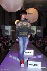 组图：薛凯琪带病出席活动 称从未与房祖名拍拖