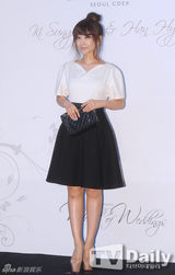 组图：韩惠珍嫁小8岁球员寄诚庸 朴泰桓等道贺