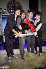 组图：IO团员新专辑发布会回忆心酸往事