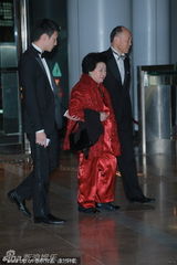 组图：晶刚HK婚礼 霍英东次子霍震寰携霍老太太入场