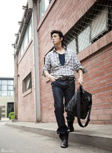 组图：陈楚河初秋街拍 洒脱不羁展独特魅力