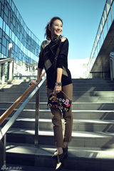 组图：曾泳醍假日街拍 笑容清爽化身享乐女王