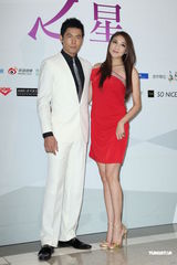 组图：温升豪放话等隋棠擦背 不介意与阿Ken舌吻