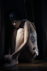 组图：李媛携手夏永康打造另类迷幻写真