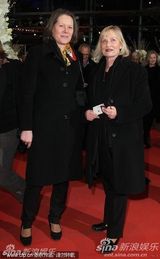 文德斯搂娇妻撑《皮娜》首映 德国总统夫妇秀恩爱