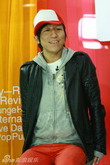 幻灯组图：羽泉做客TOP榜座谈 妙语连珠谈乐坛趣事