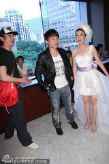 组图：况明洁大婚激动流泪 台湾综艺二张登台致辞