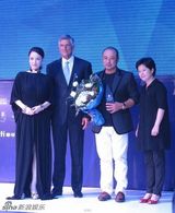 组图：孙宁受邀出席活动 高贵优雅照亮蓝色盛典