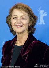 组图：《我，安娜》记者会 女主角夏洛特与导演搞怪