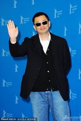 组图：型男梁朝伟牵手章子怡闪耀登场