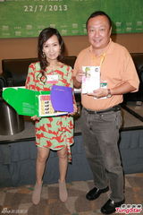 组图：陈美琪新书分享养女成长 丈夫现身支持