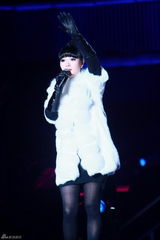 高清图：东方卫视跨年火热上演 郭富城展舞王风范