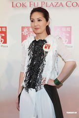 组图：杨千嬅出席商业活动坦言今年没有生baby打算