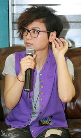 高清组图：周笔畅自创品牌晋升老板 付辛博助阵