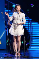 组图：孙俪亮相上海电视节 憾失视后