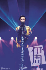 组图：李宇春型格大片 演唱会幕后花絮曝光