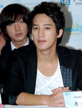 高清组图：金范任韩流宣传大使 委任式亮招牌笑容