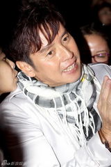 组图：谭咏麟传承摇滚力量提携新人Mr.发新专辑