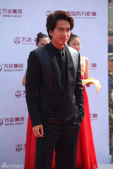 组图：莱昂纳多梁朝伟赵薇等齐聚青岛