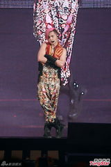 组图：罗志祥香港开唱 谭咏麟相挺当和事佬