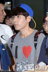 组图：SJ结束台湾巡演 戴墨镜口罩现身机场