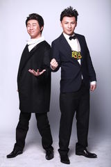 组图：何炅谢娜饰演绝代双骄 贾玲神似周晓鸥