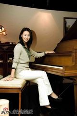 王晶：最知性的魅力“女记者”